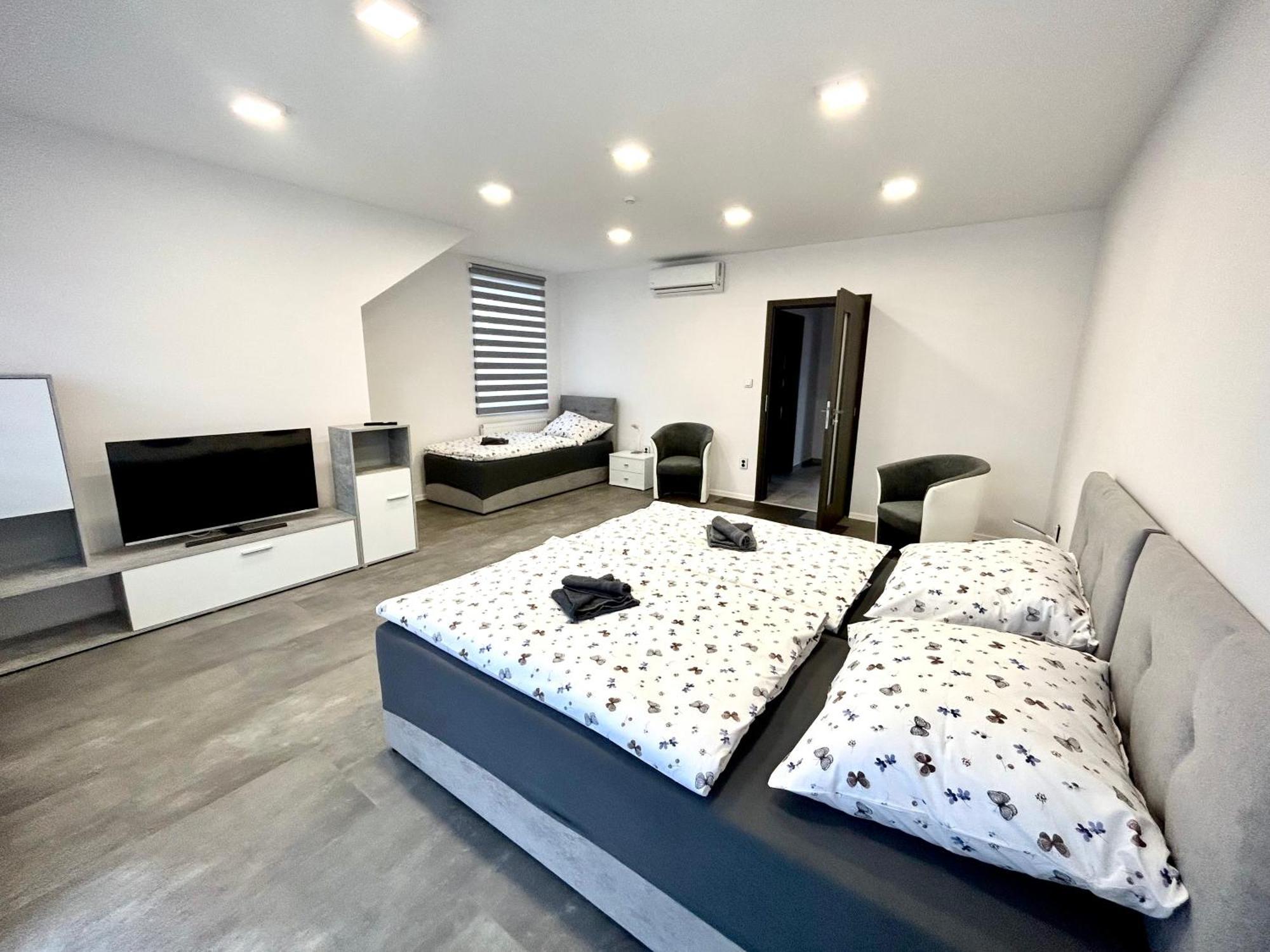 Apartmany Premium Se Soukromym Parkovanim Česká Lípa Exterior foto