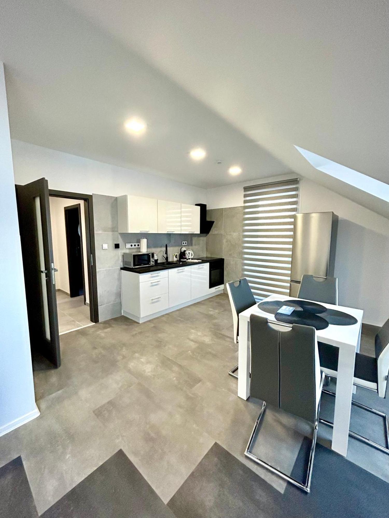 Apartmany Premium Se Soukromym Parkovanim Česká Lípa Exterior foto