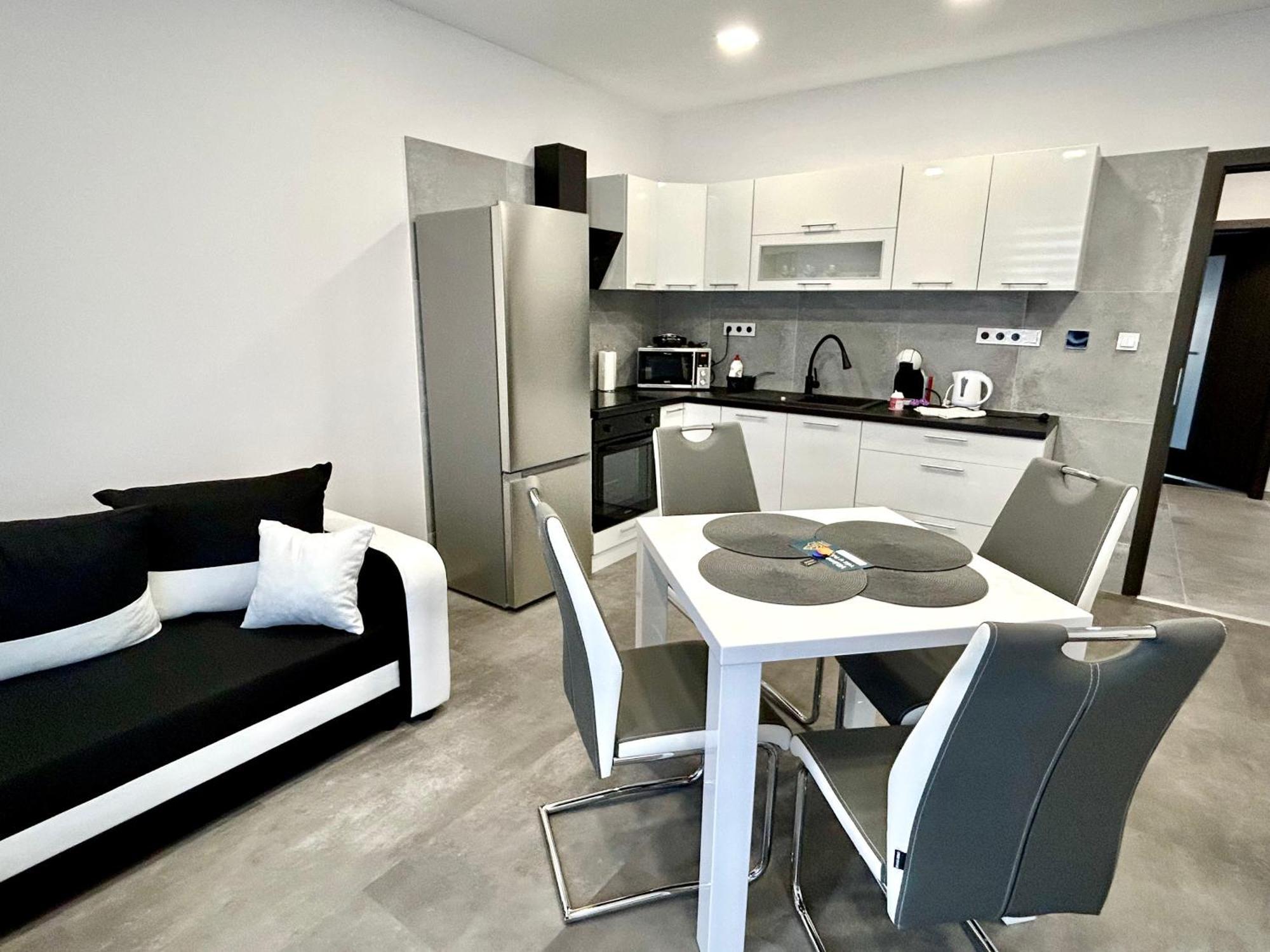 Apartmany Premium Se Soukromym Parkovanim Česká Lípa Exterior foto