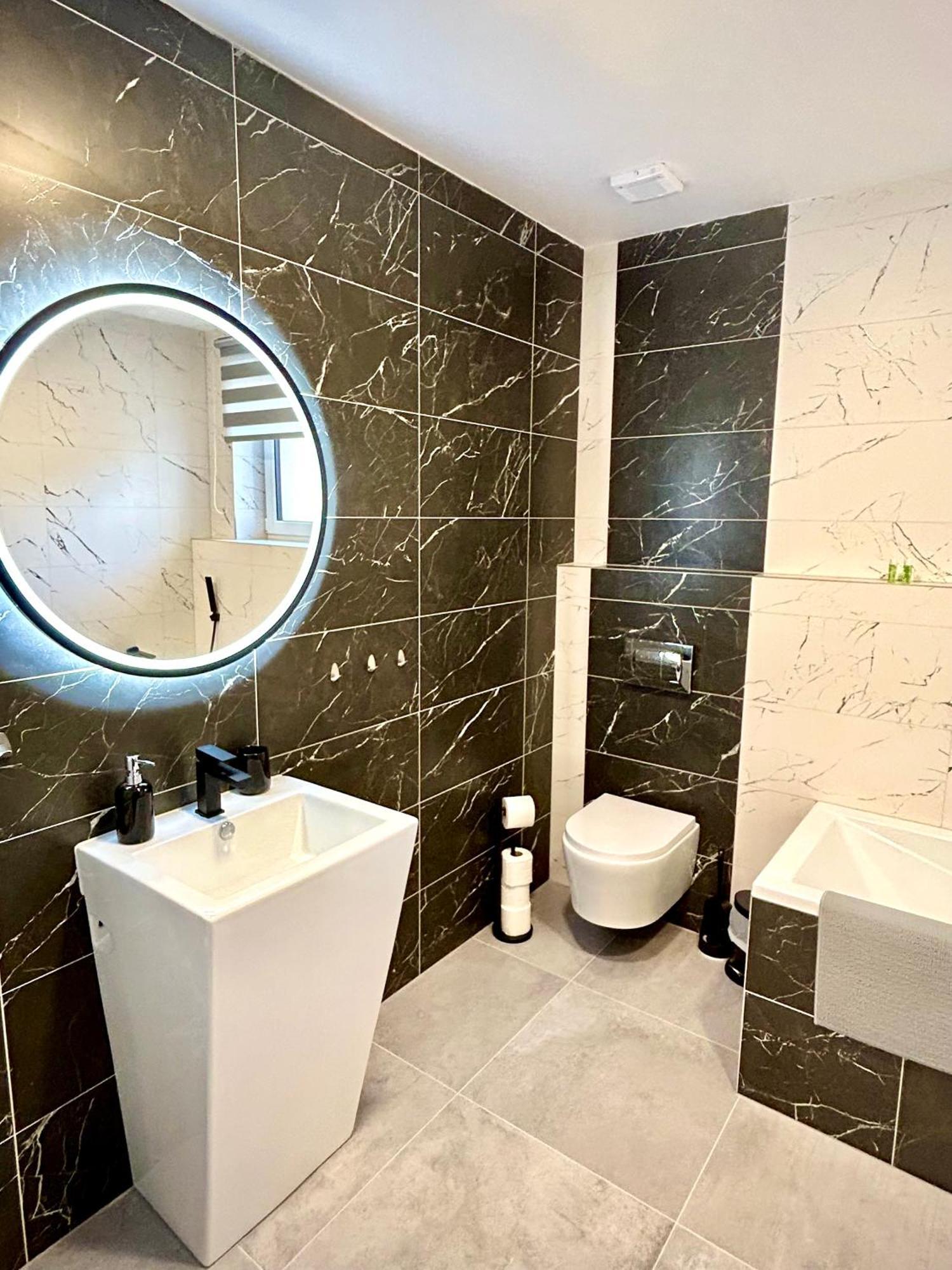 Apartmany Premium Se Soukromym Parkovanim Česká Lípa Exterior foto