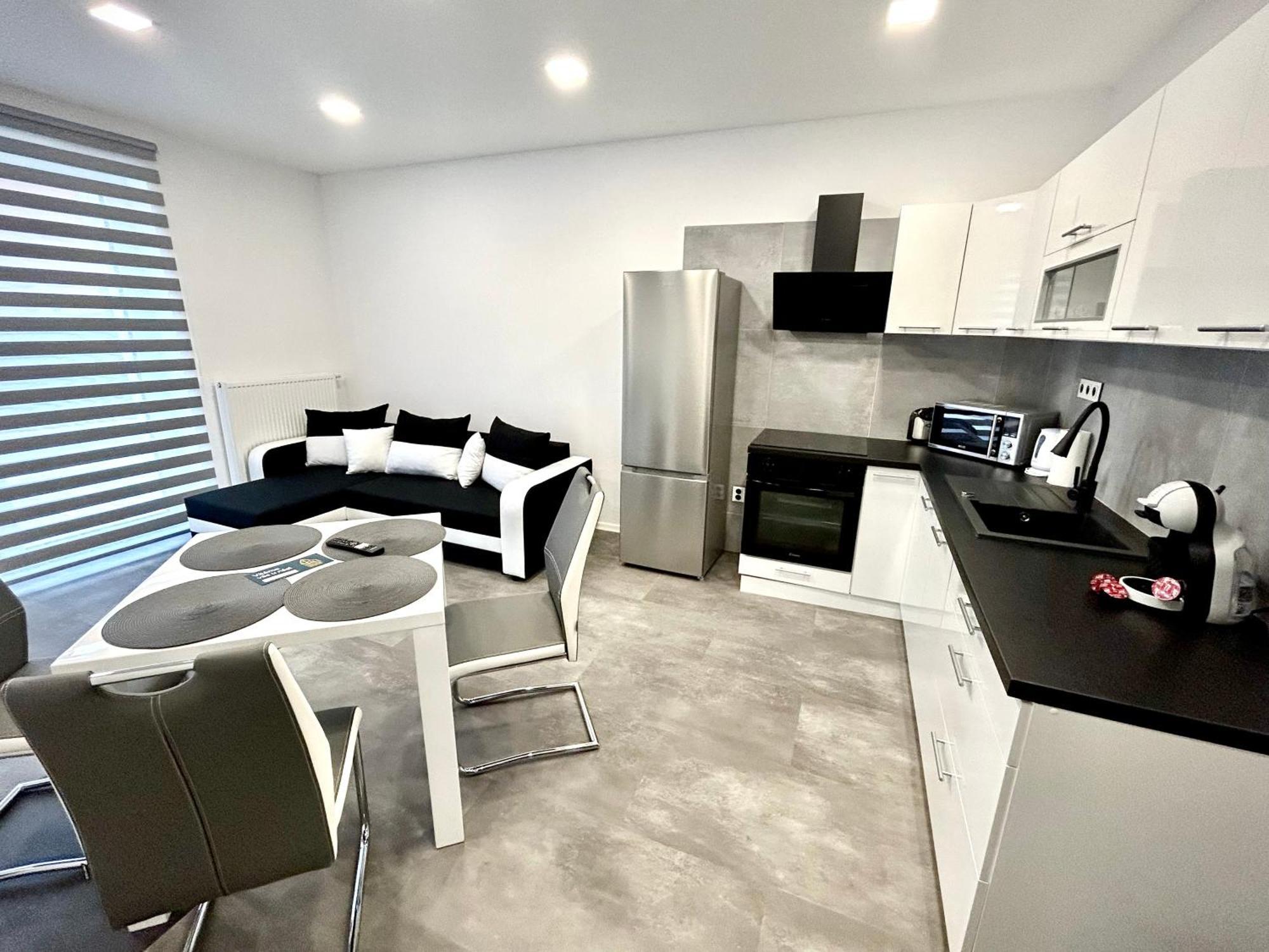 Apartmany Premium Se Soukromym Parkovanim Česká Lípa Exterior foto